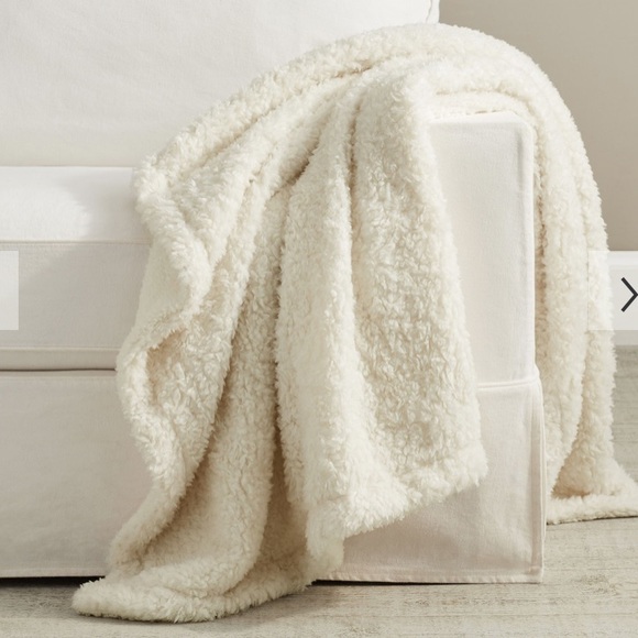Pottery Barn Bedding Nwt Pottery Barn Fireside Cozy Sherpa Reversible Throw Poshmark